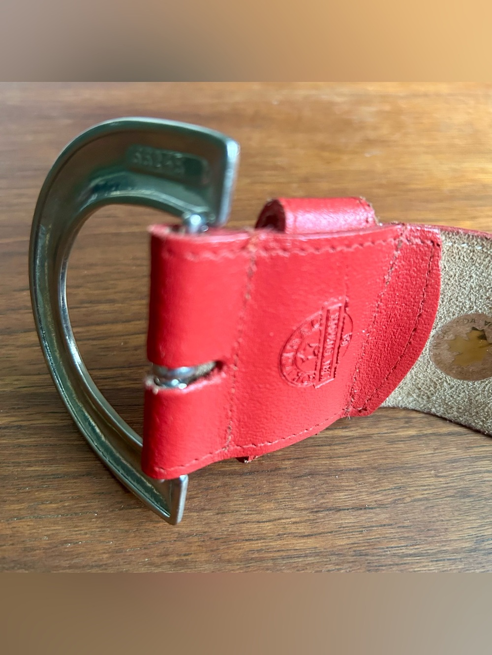 Authentic vintage Au Coton red leather belt, proudly made in Canada. - Picture 5 of 11